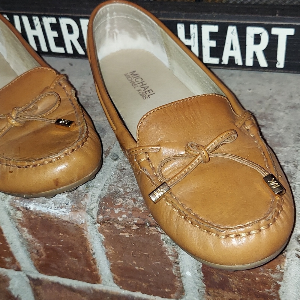Shoes - Picture 3 of 8